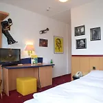 Retro - Art - Hotel 2*