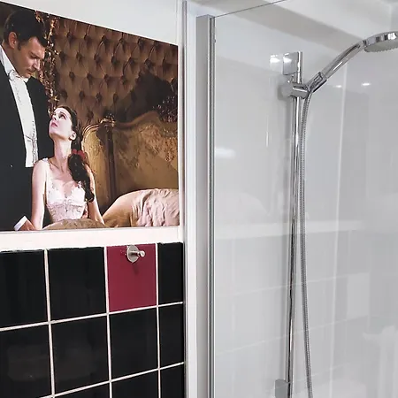 מלון Retro - Art -