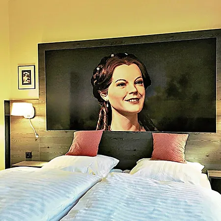 Retro - Art - Hotel 2*