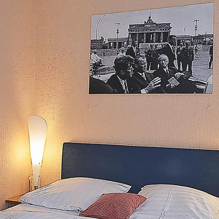 Retro - Art - Hotel 2*