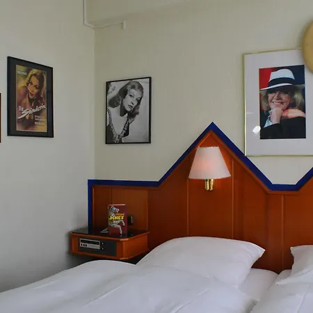 Hotel Retro - Art -