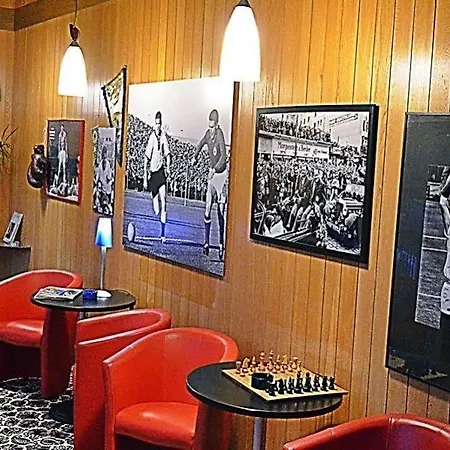 Retro - Art - מלון 2*