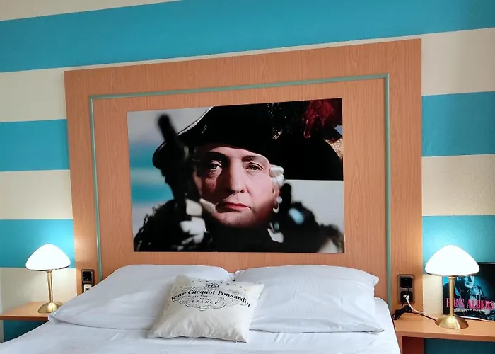 Hotel Retro - Art - 2*