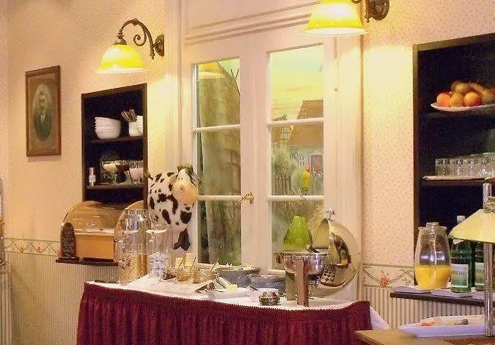 Retro - Art - Hotel 2*